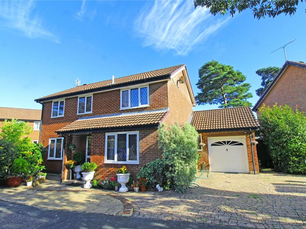 4 bed detached house for sale in Cheylesmore Drive, Frimley, Surrey