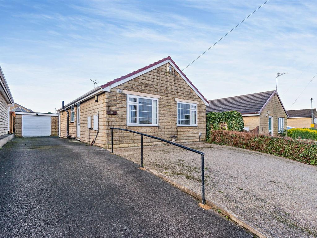 2 bed detached bungalow for sale in Oakwell Avenue, Carlinghow, Batley