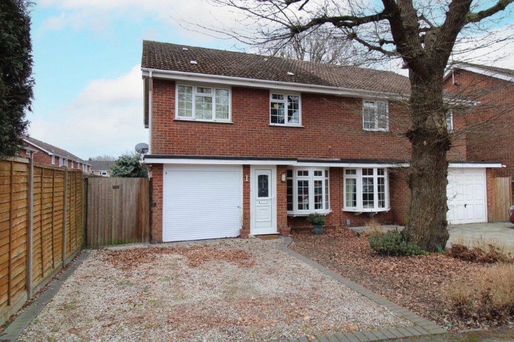 3 bed semidetached house for sale in Gloucester Close, Frimley Green