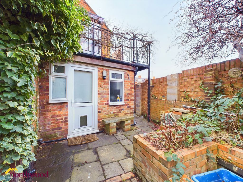 Studio to rent in Middleton Road, Banbury OX16, £650 pcm Zoopla