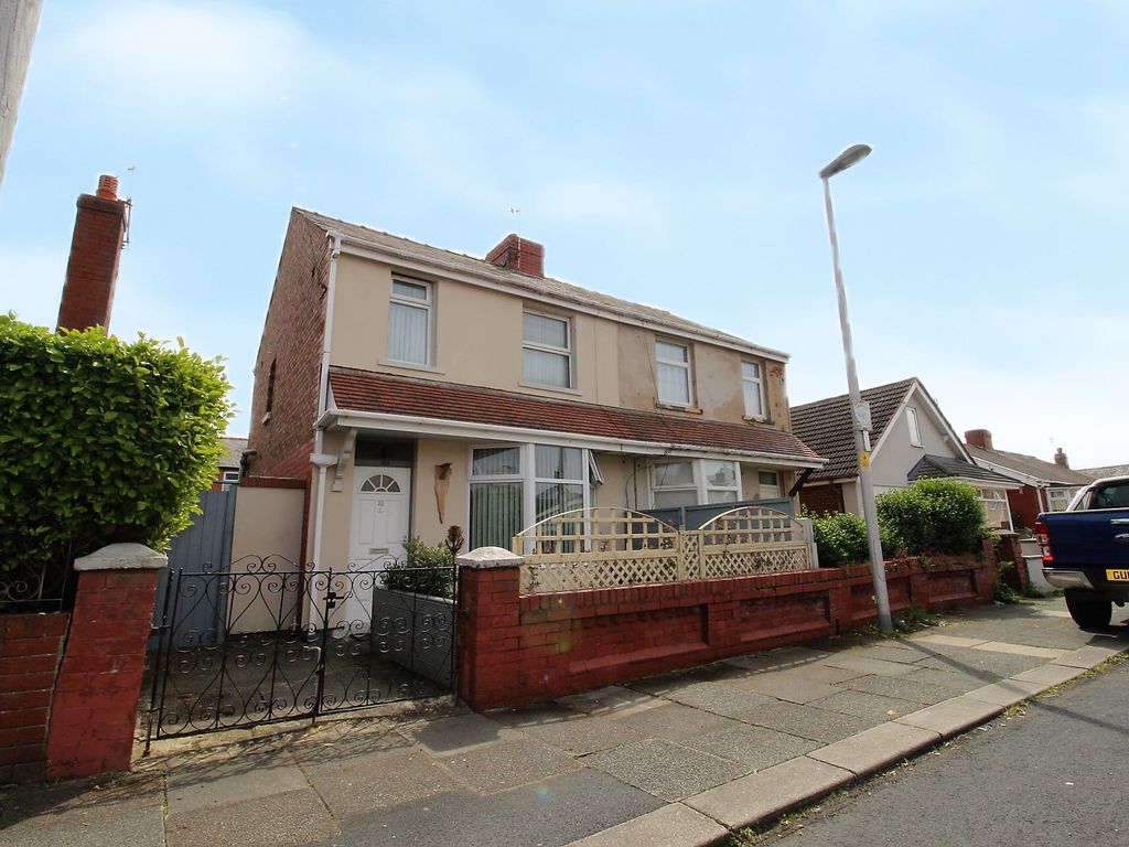 3 bed semidetached house for sale in Harcourt Road, Blackpool FY4 Zoopla
