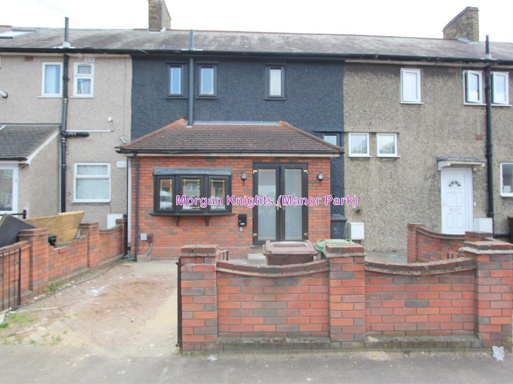 4 bed terraced house for sale in Castle Lane, Dagenham RM8