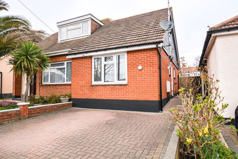 1 bed bungalow for sale in Feeches Road, SouthendOnSea SS2, £275,000