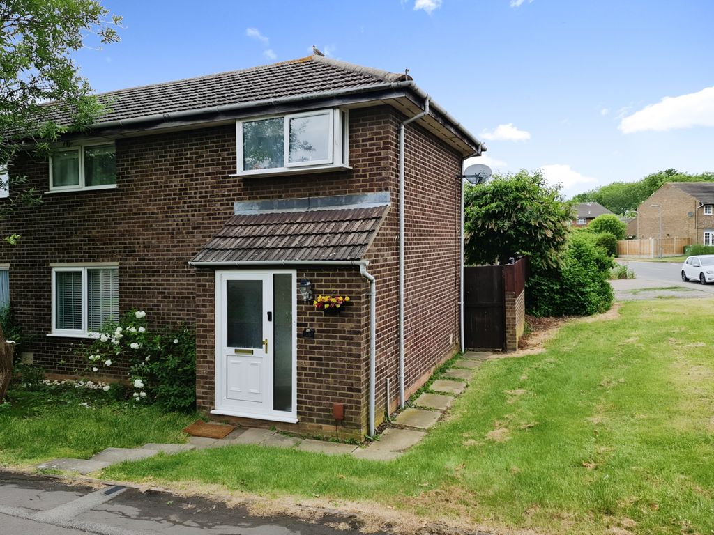 3 bed end terrace house for sale in Favell Drive, Furzton, Milton