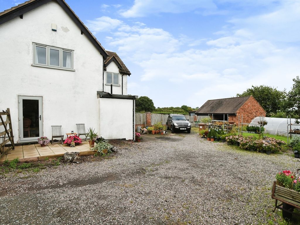 3 bed semidetached house for sale in Chester Road, Stonnall, Walsall