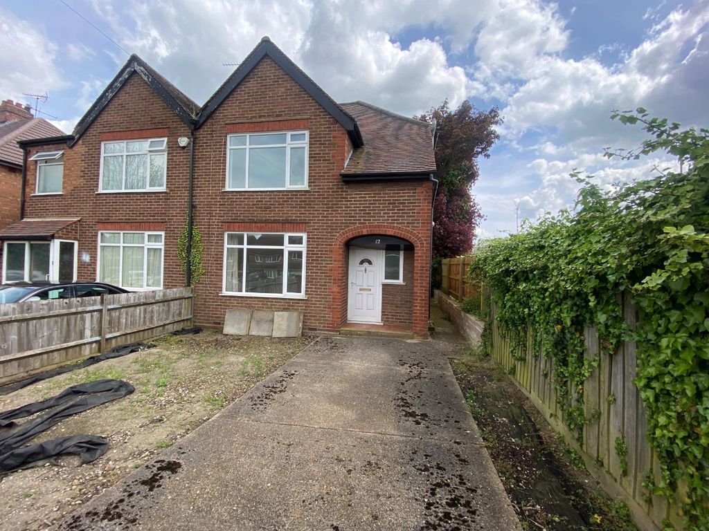 3 bed semidetached house for sale in Halfmoon Lane, Dunstable LU5, £375,000 Zoopla