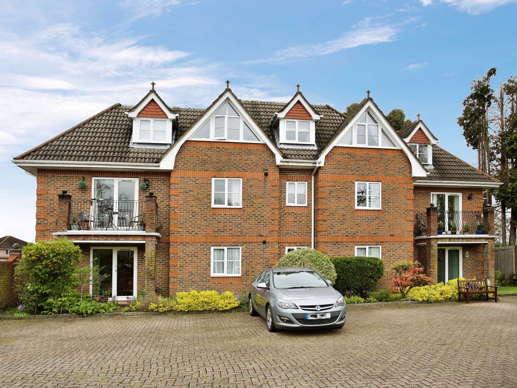 2 bed flat for sale in Winchester Road, Chandler's Ford, Eastleigh