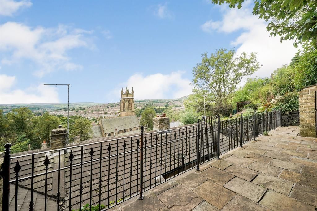 3 bed cottage to rent in Bull Green Road, Longwood, Huddersfield HD3