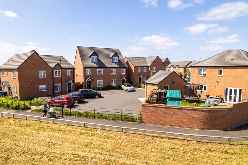 4 bed semidetached house for sale in Cutter Lane, New Rossington