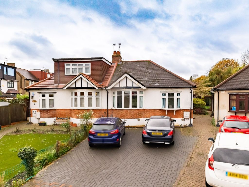 3 bed semidetached bungalow for sale in Courtway, Woodford Green IG8