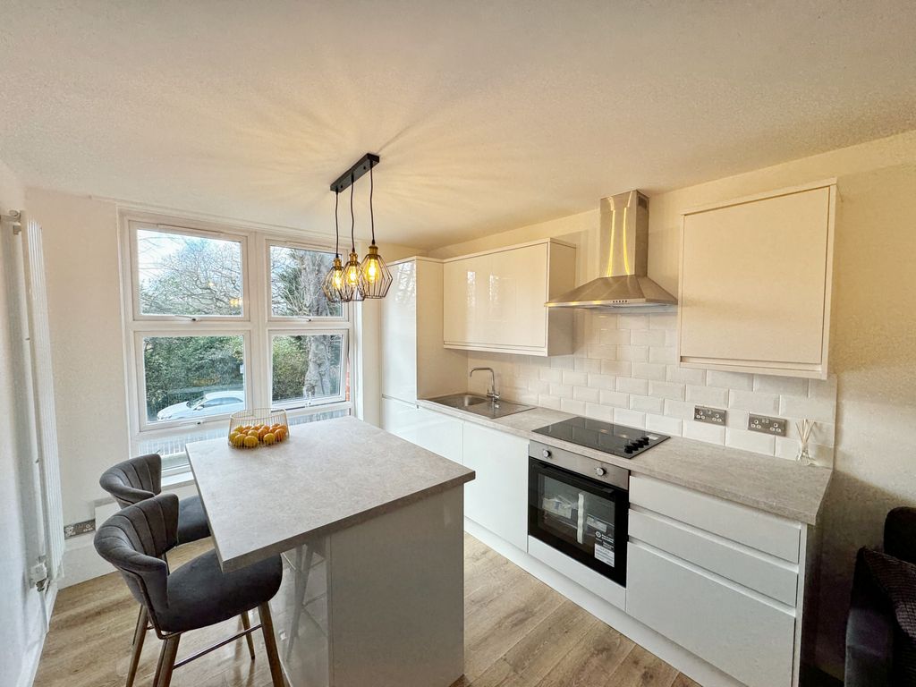 2 bed flat for sale in Lewisham Park, London SE13, £300,000 Zoopla