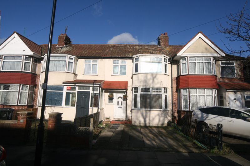 4 bed terraced house to rent in Coniston Avenue, Perivale, Greenford