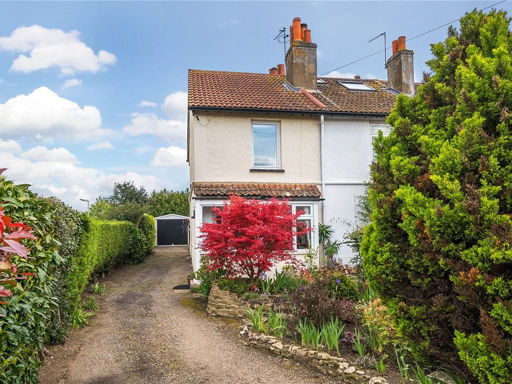 2 bed end terrace house for sale in Pleasant Place, Hersham, WaltonOn