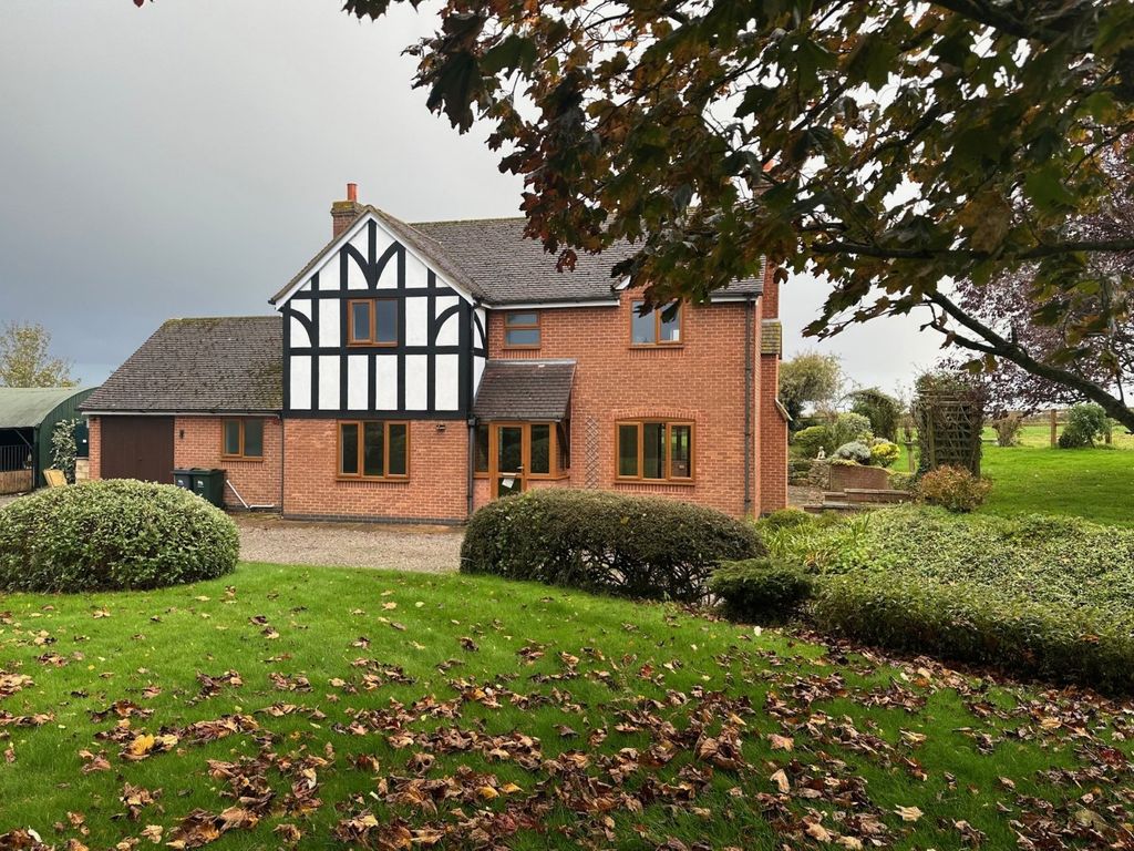 3 bed detached house to rent in Bushley, Tewkesbury, Worcestershire