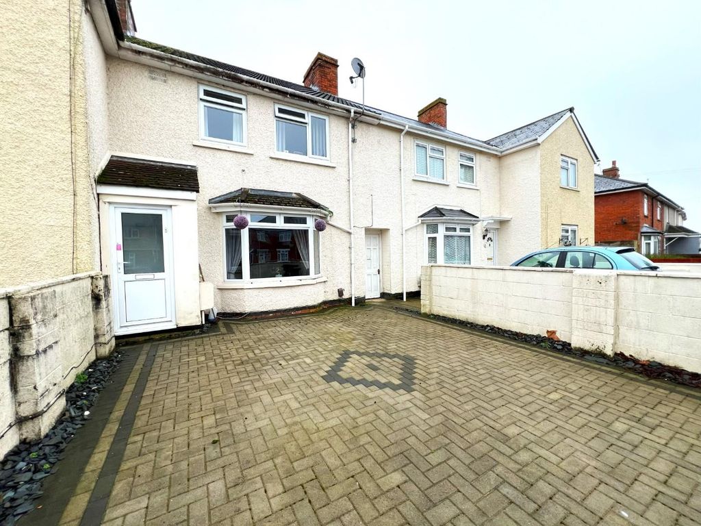 3 bed terraced house for sale in Chestnut Avenue, Swindon SN2, £239,000
