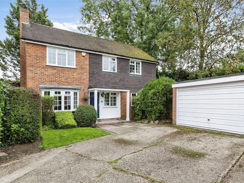 4 bed detached house for sale in Hearne Drive, Holyport, Maidenhead
