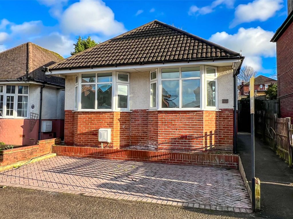 3 bed bungalow for sale in Newton Road, Southampton, Hampshire SO18, £