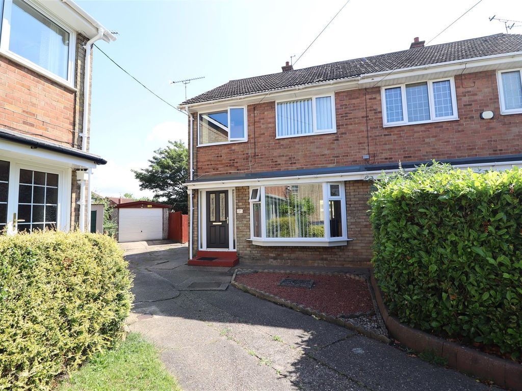 3 bed semidetached house for sale in Brocklesby Close, Hessle HU13, £
