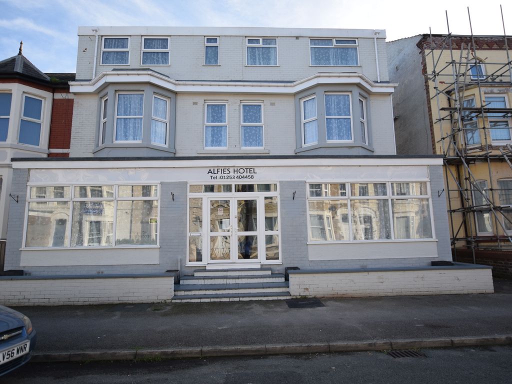 19 bed semidetached house for sale in Withnell Road, Blackpool FY4, £