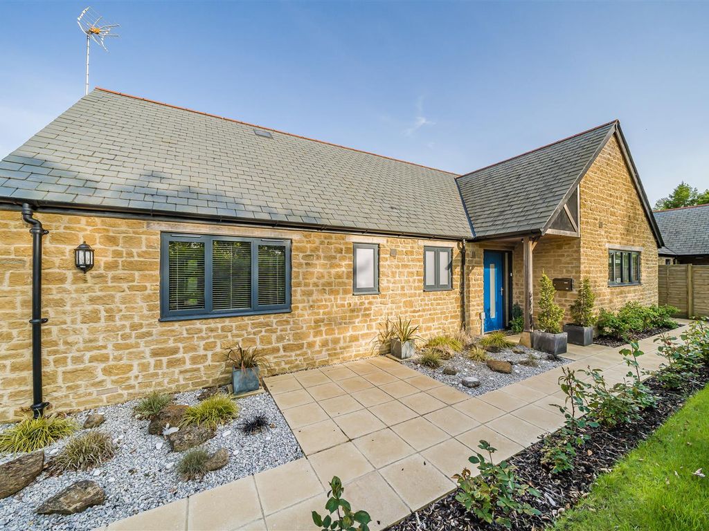 3 bed detached bungalow for sale in Underhayes Court, East Chinnock