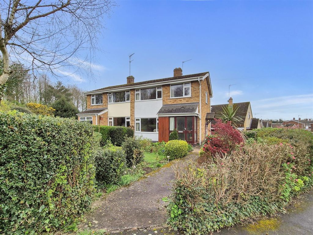 3 bed semidetached house for sale in Holyoake Drive, Heather
