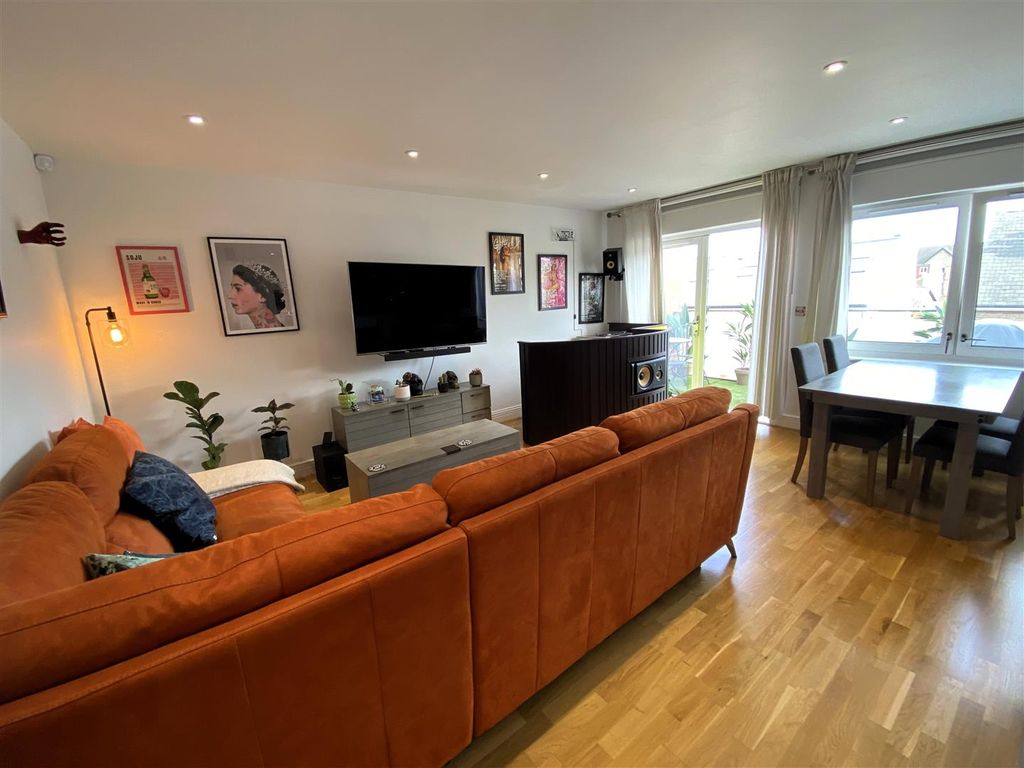 2 bed flat to rent in Hartfield Road, London SW19, £2,000 pcm Zoopla