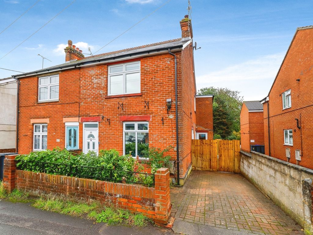 3 bed semidetached house for sale in Bulford Road, Durrington