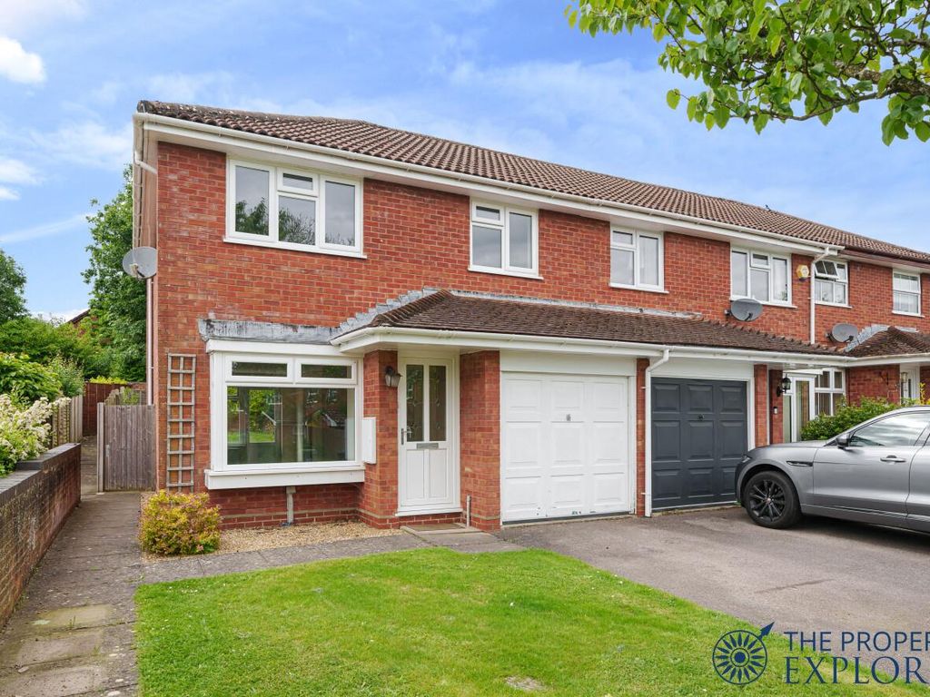 3 bed end terrace house for sale in Constantine Way, Basingstoke RG22