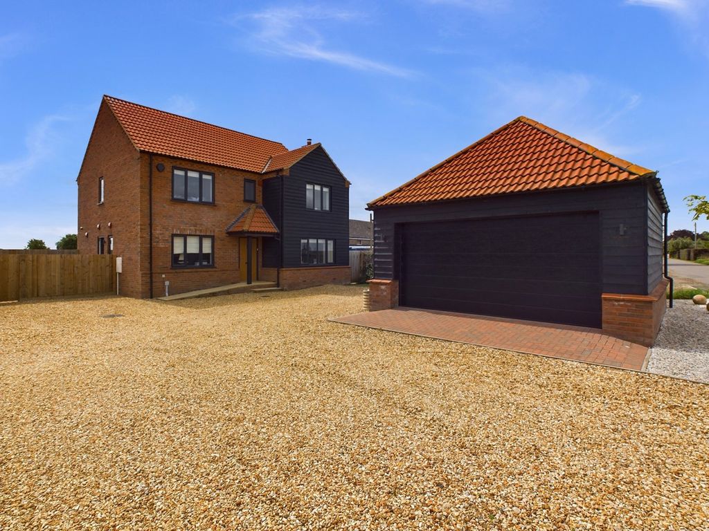 4 bed detached house for sale in The Drove, Barroway Drove, Downham