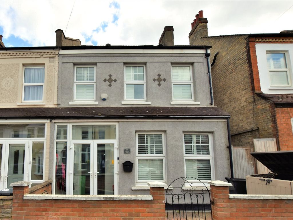 4 bed end terrace house for sale in Estcourt Road, Woodside, Croydon SE25, £525,000 Zoopla