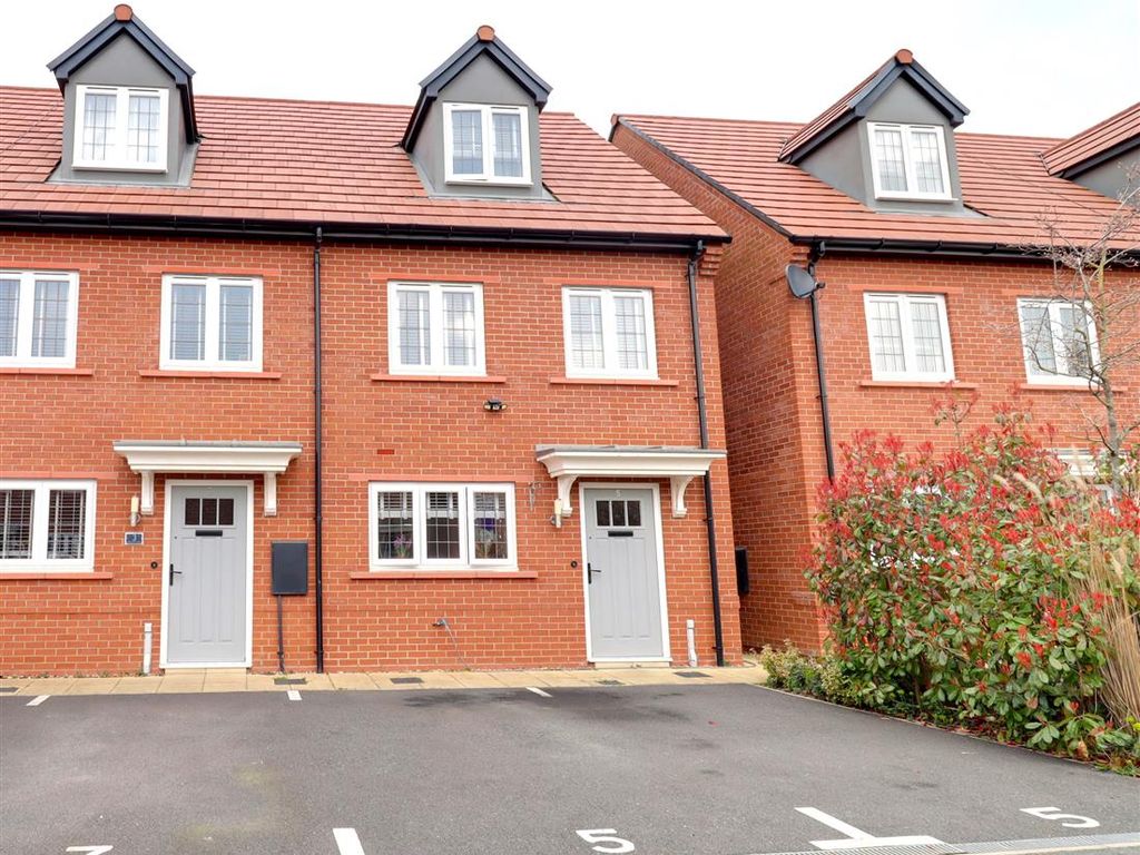 3 bed town house for sale in Wheatfield Drive, Leighton, Crewe CW1, £