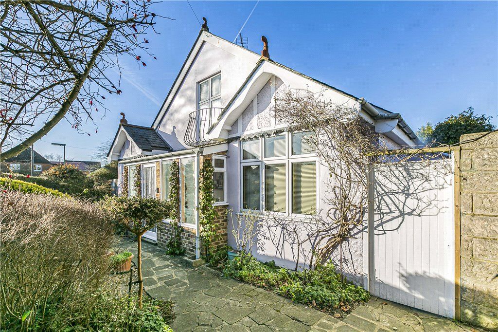 3 bed bungalow for sale in Kempton Avenue, SunburyOnThames, Surrey