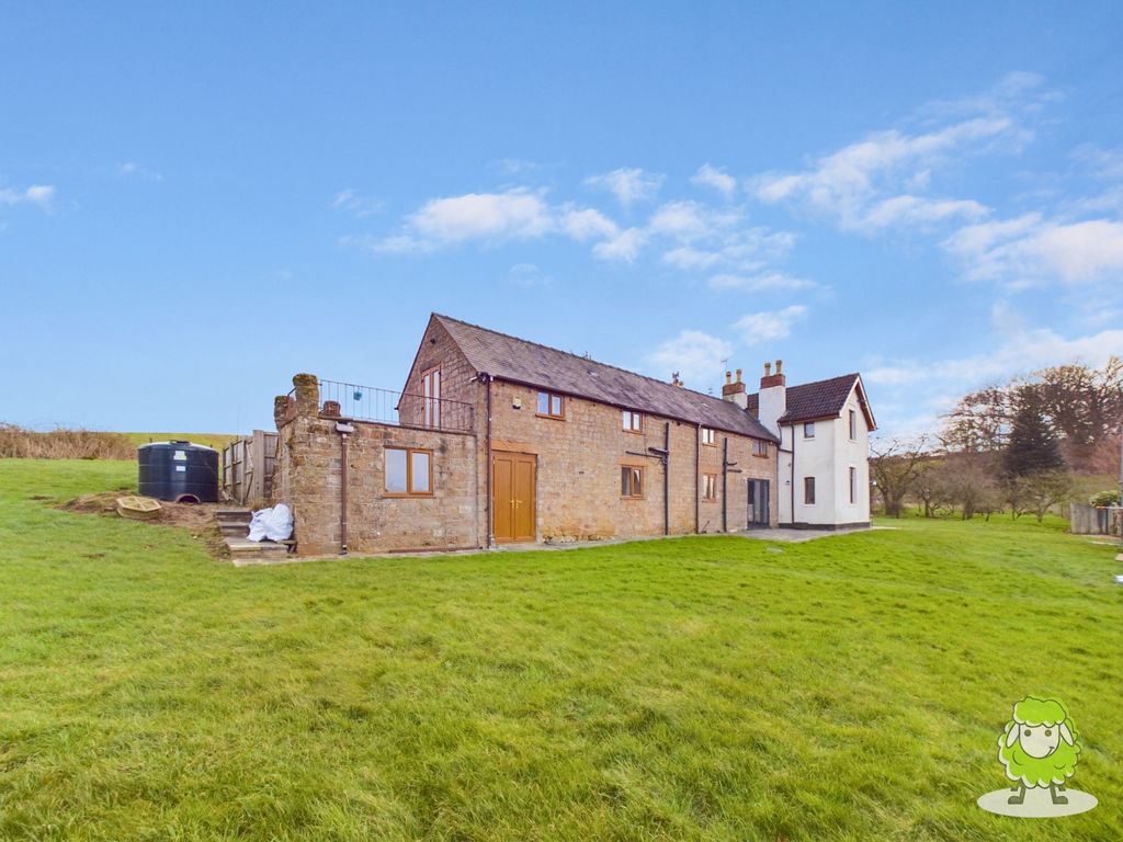 5 bed farmhouse for sale in Halfmoon Farm Kingsway, KirkbyInAshfield