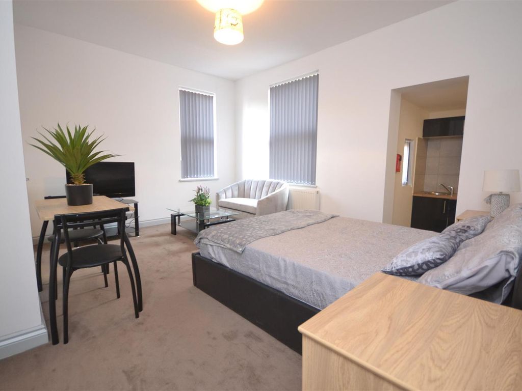 Studio to rent in Alexandra Road, Reading RG1, £1,050 pcm Zoopla
