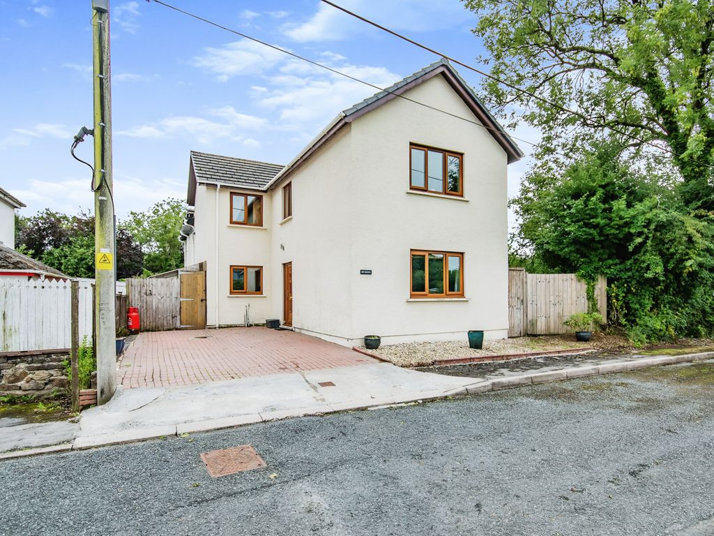 5 bed detached house for sale in New Road, Begelly, Kilgetty