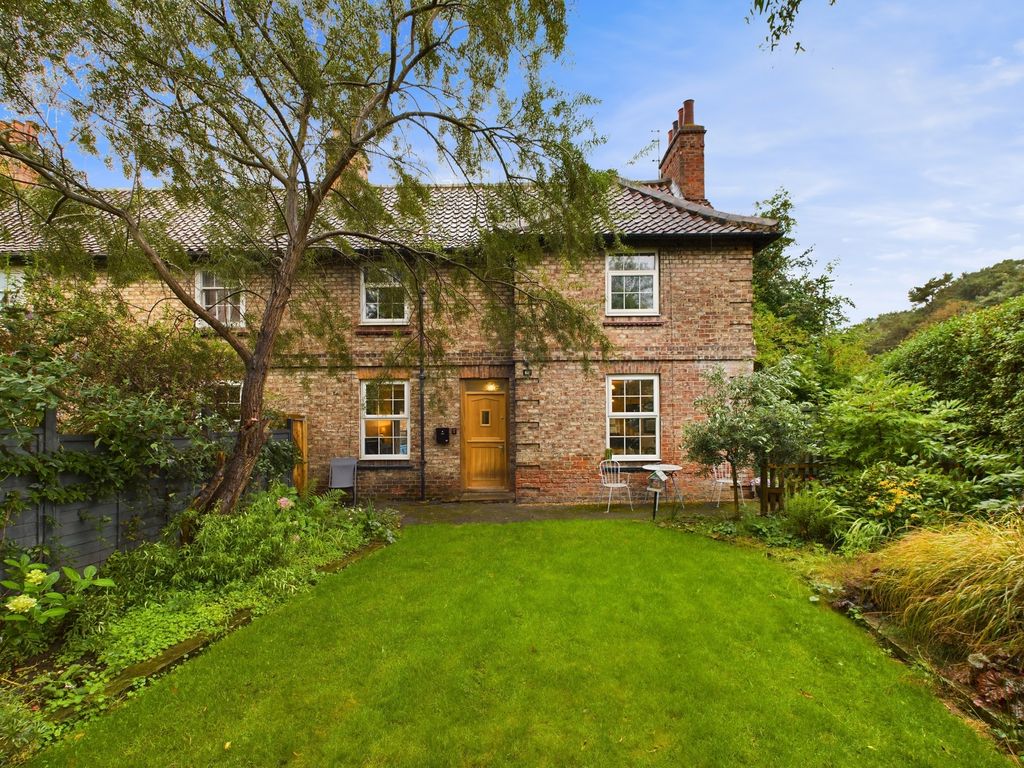 3 bed end terrace house for sale in Shipton Road, York YO30, £495,000
