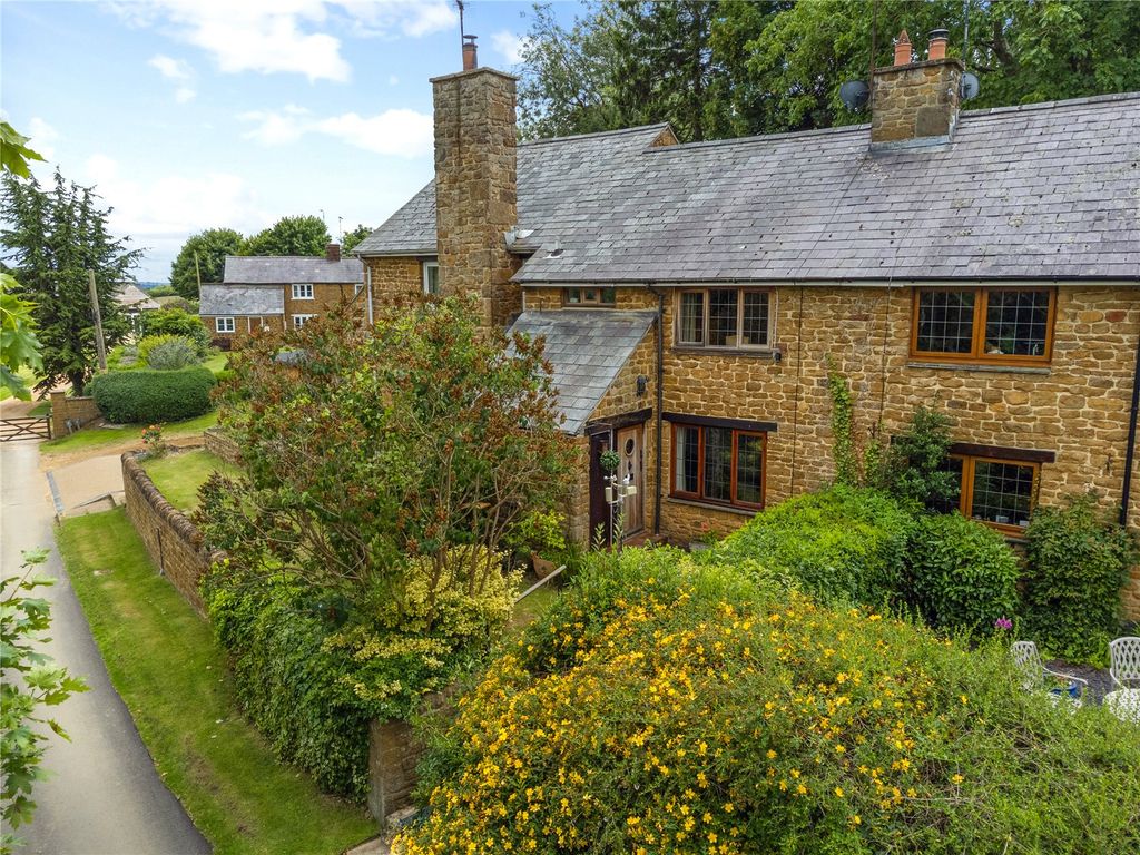 3 bed terraced house for sale in Vicarage Close, Shotteswell, Banbury