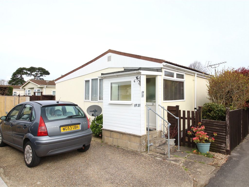 2 bed mobile/park home for sale in Field Place, Naish Estate, Barton On
