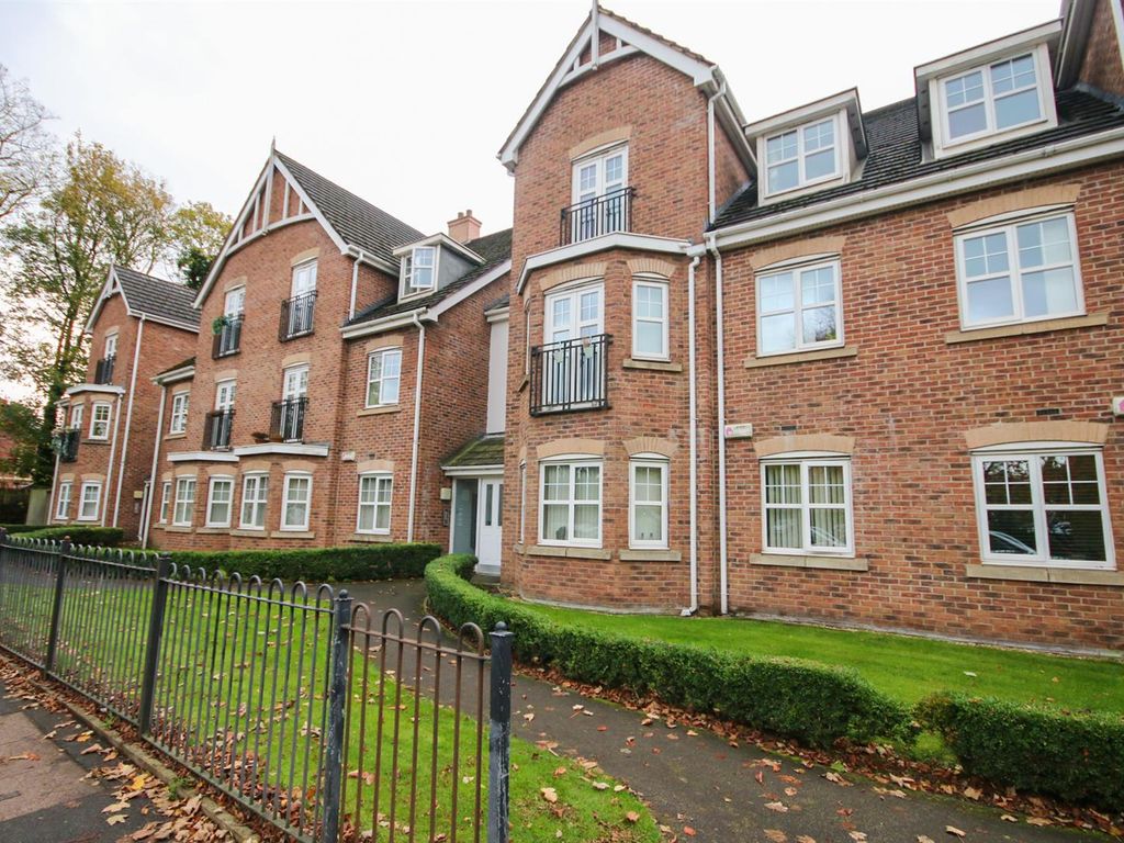 2 bed flat to rent in Ellesmere Green, Eccles, Manchester M30, £1,000