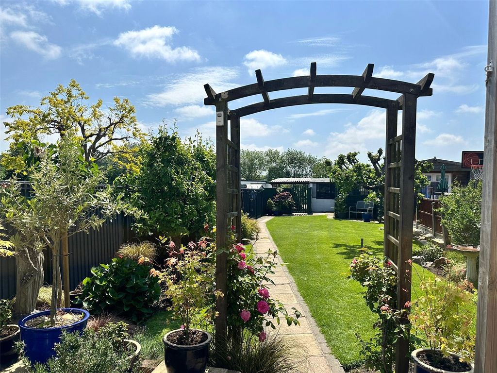 4 bed semidetached house for sale in Fox Hill, Bapchild, Sittingbourne