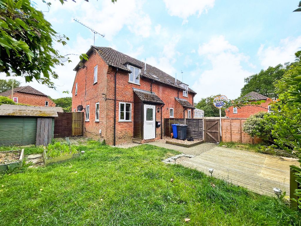 1 bed end terrace house to rent in Earlsbourne, Church Crookham, Fleet