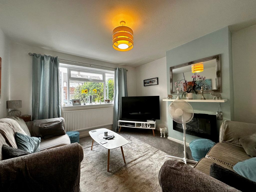 3 bed semidetached house to rent in Cumbernauld Gardens, SunburyOn