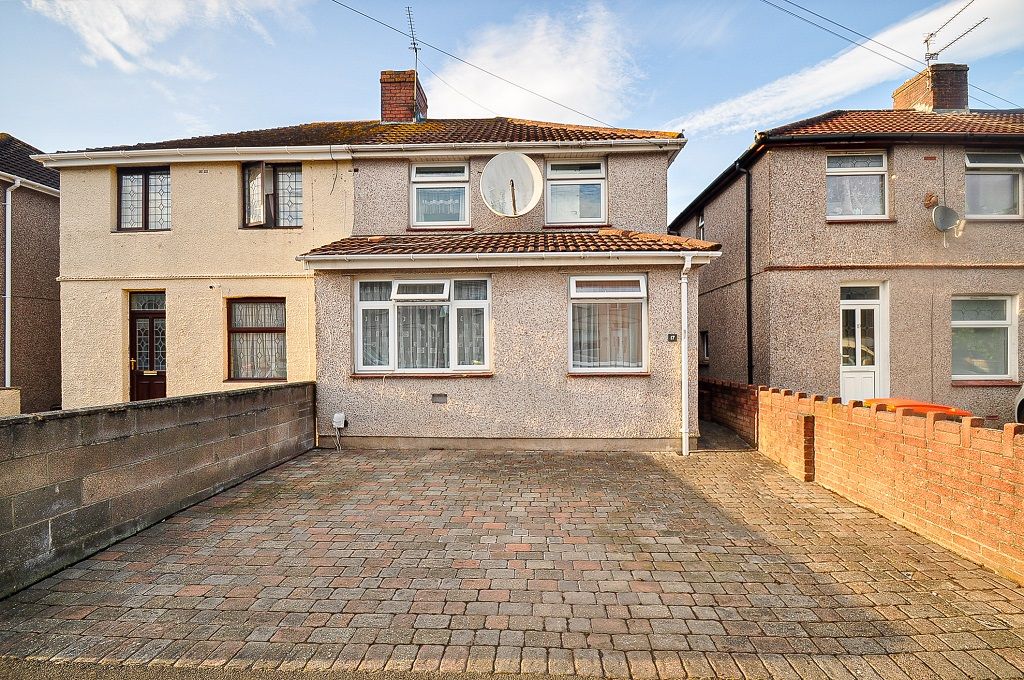 3 bed semidetached house for sale in Greenmeadow Avenue, Newport NP19