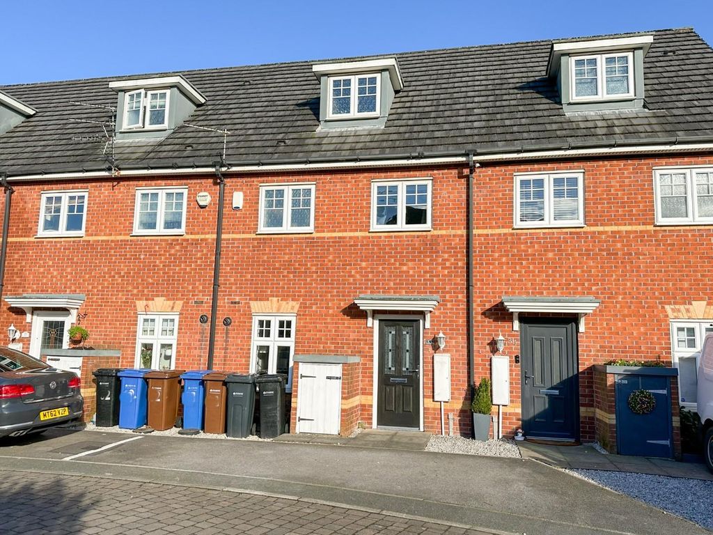 3 bed town house for sale in Abbeyfield Close, Cale Green, Stockport