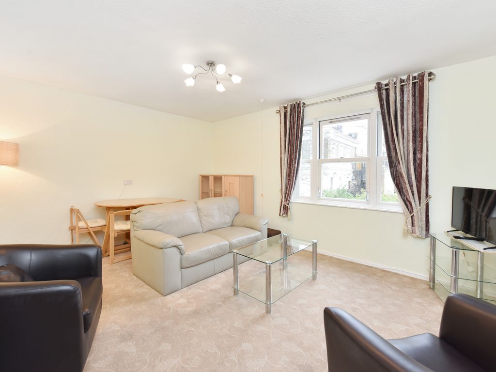 2 bed flat for sale in Victoria Park Road, London E9, £200,000 Zoopla