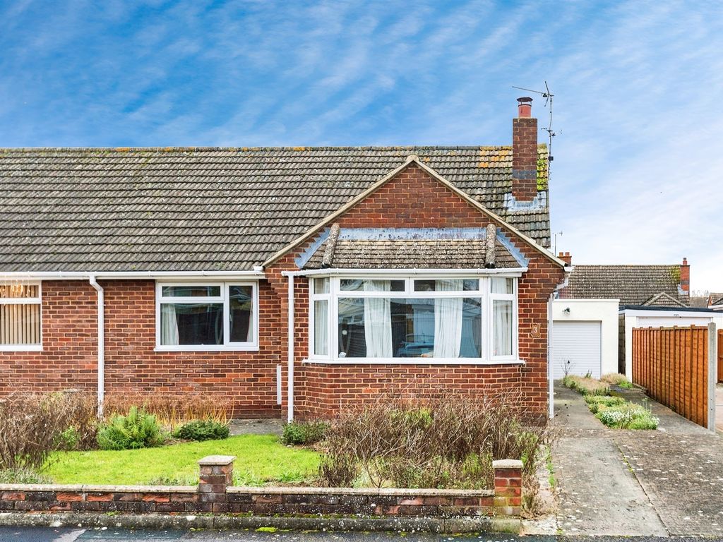 2 bed semidetached bungalow for sale in Kingsley Way, Swindon SN2, £