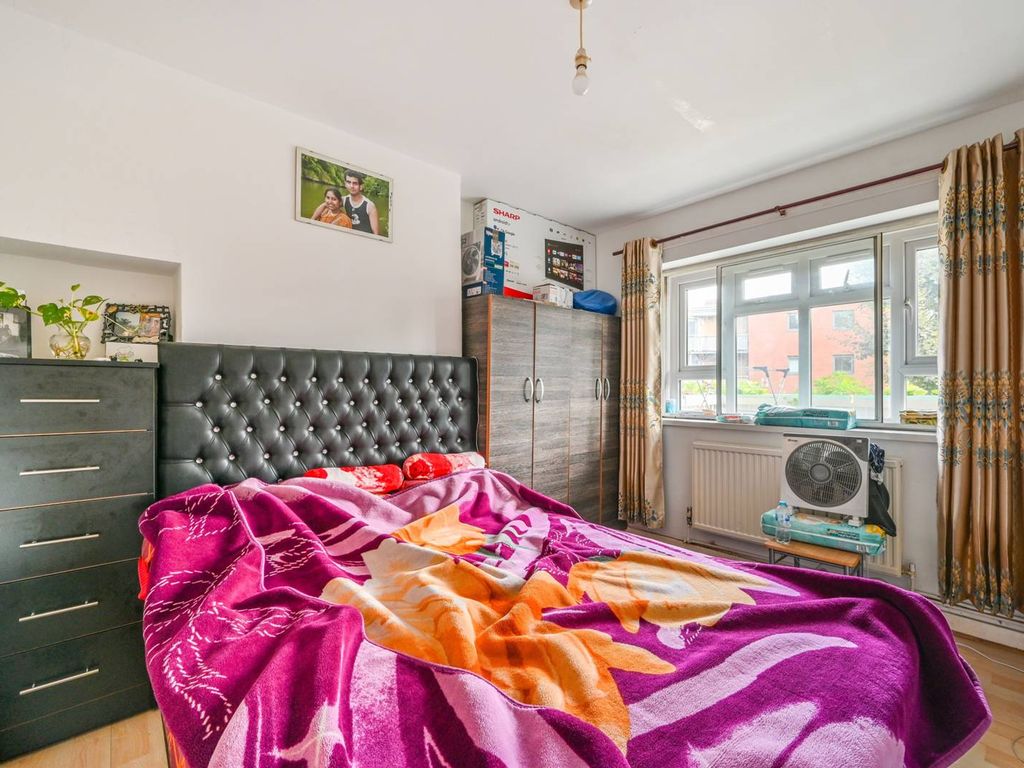 Roche House, Canary Wharf, London E14  