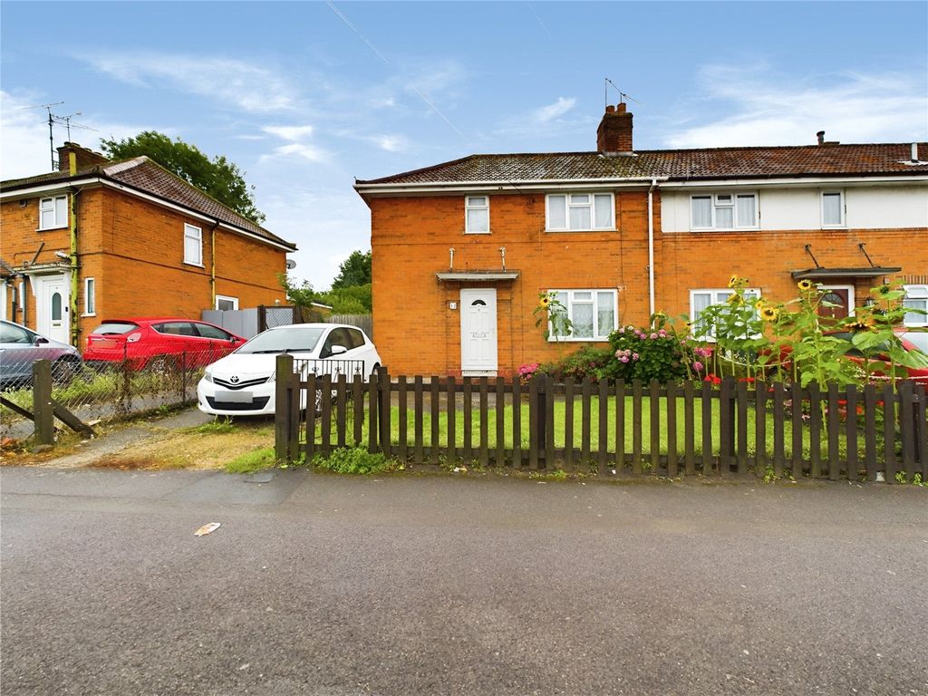 2 bed semidetached house for sale in Buckland Road, Reading, Berkshire