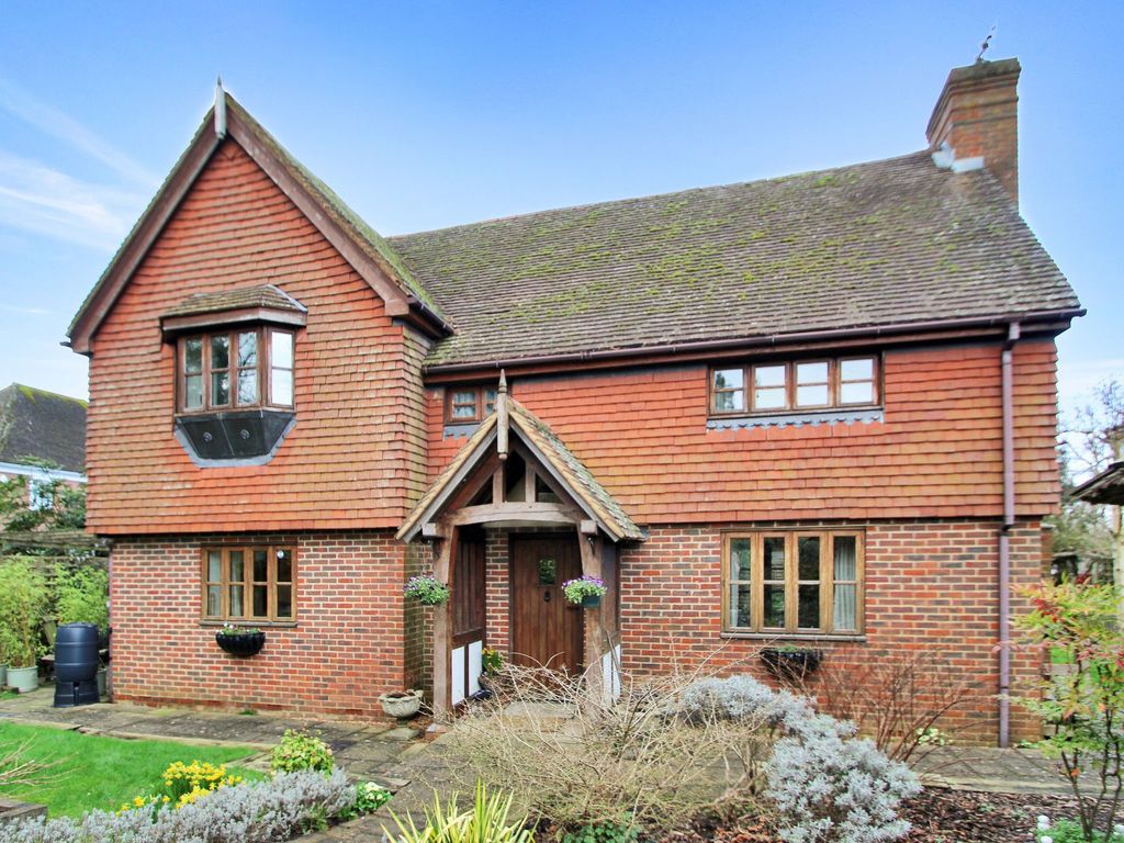3 bed detached house for sale in Rolvenden Road, Tenterden TN30, £