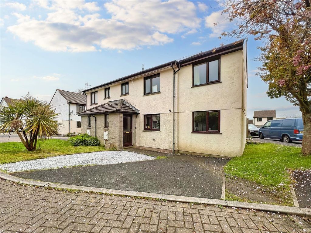 4 bed semidetached house for sale in Seneschall Park, Helston TR13
